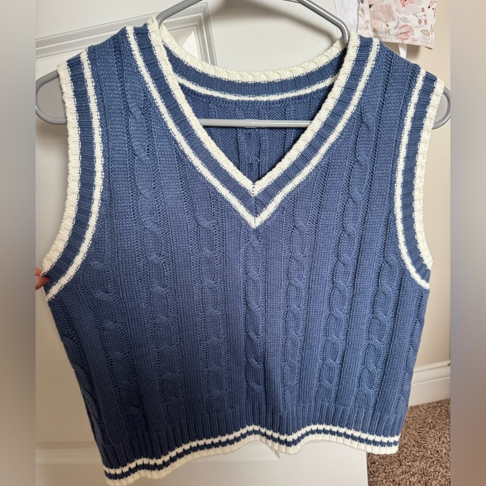 Cable Knit V-Neck Sweater Vest - Blue and White
